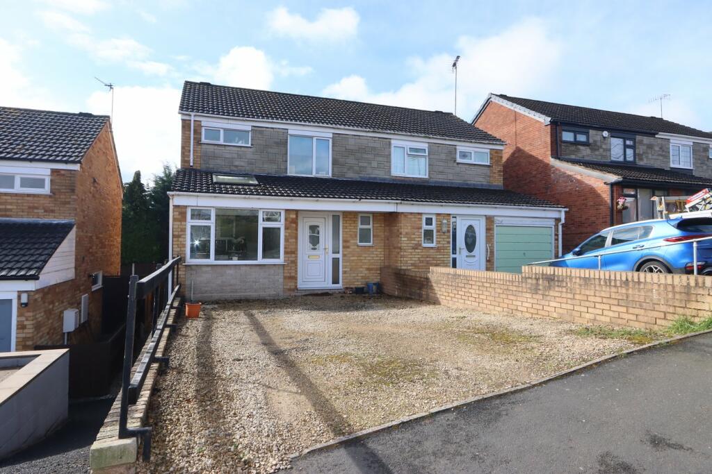 3 bedroom semidetached house for sale in Puxton Drive, Kidderminster, DY11