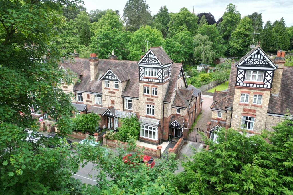 6 bedroom property for sale in Park Lane, Kidderminster, DY11