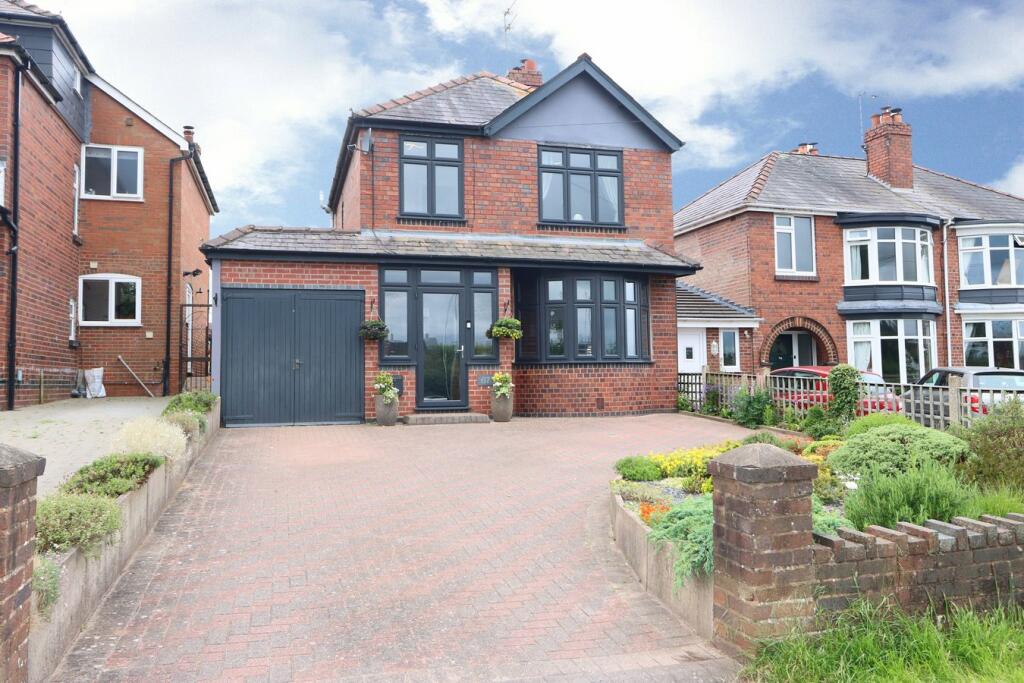 3 bedroom detached house for sale in Castle Road, Cookley