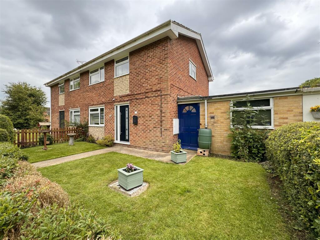 3 bedroom semidetached house for sale in Elmore, Swindon, SN3