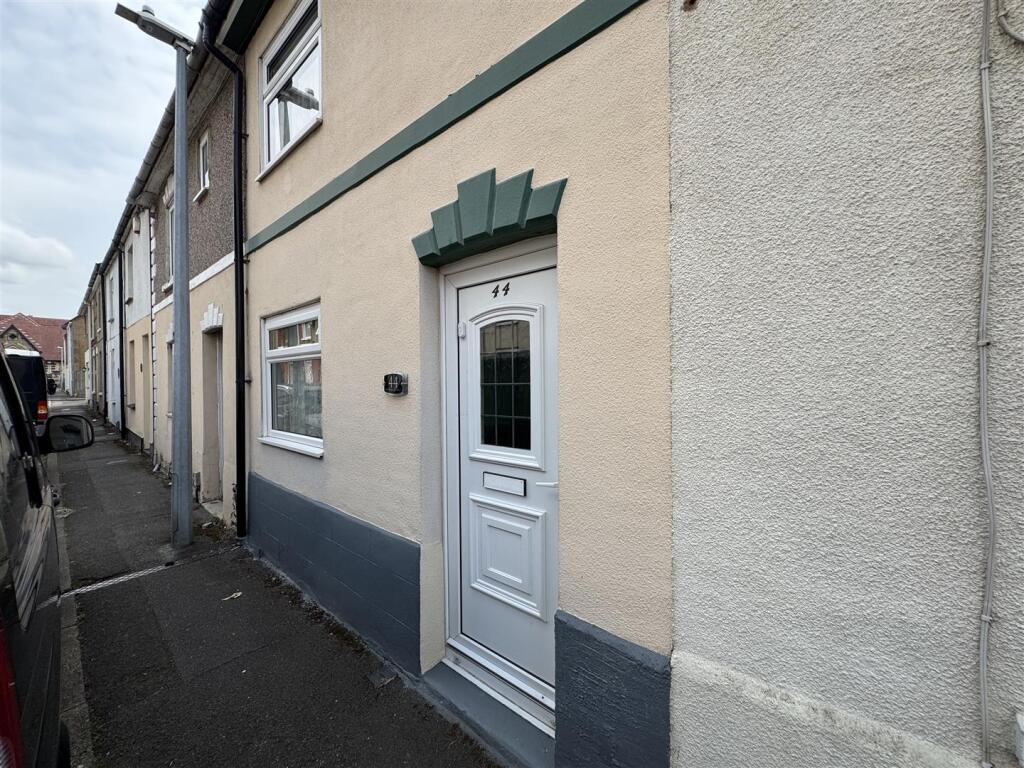Main image of property: Avening Street, Swindon