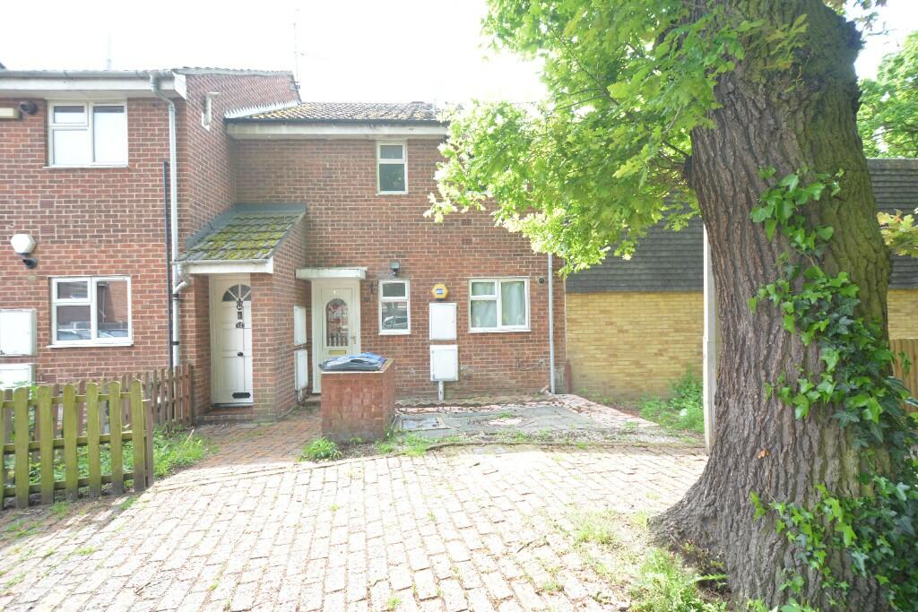 1 bedroom for sale in Dunning Close, South Ockendon, Essex, RM15