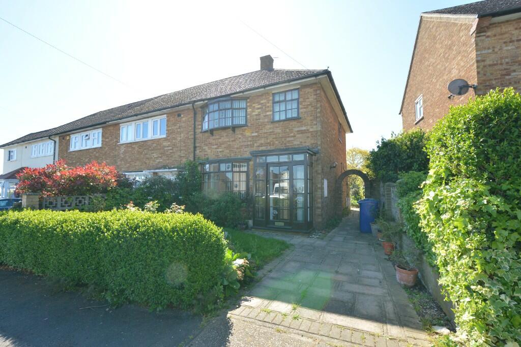 3 bedroom end of terrace house for sale in Shannon Way, Aveley, Essex, RM15