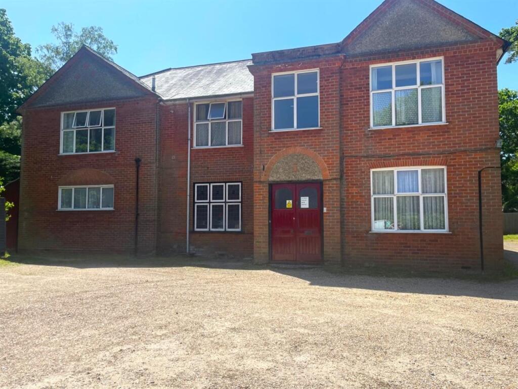 Main image of property: Reading Road South, Fleet