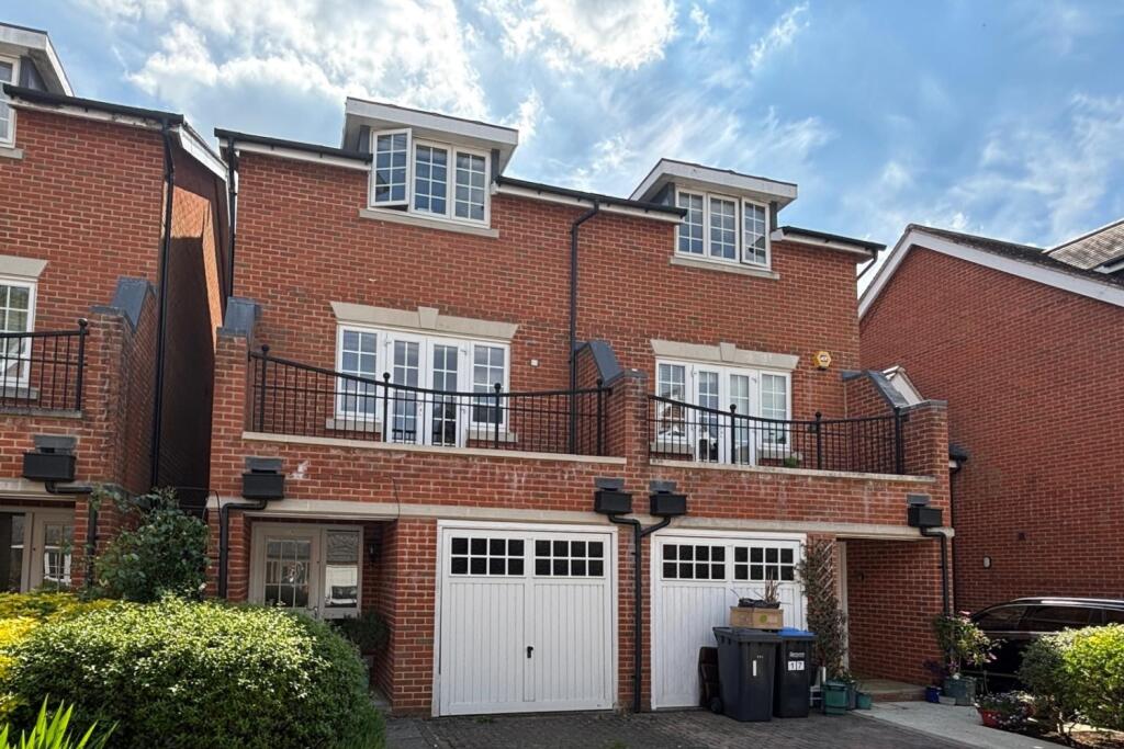 Main image of property: Brackendale Close, Englefield Green, Egham, Surrey, TW20