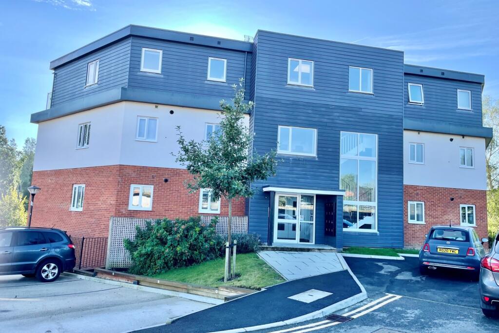 Main image of property: Robins Gate, Bracknell, Berkshire, RG12