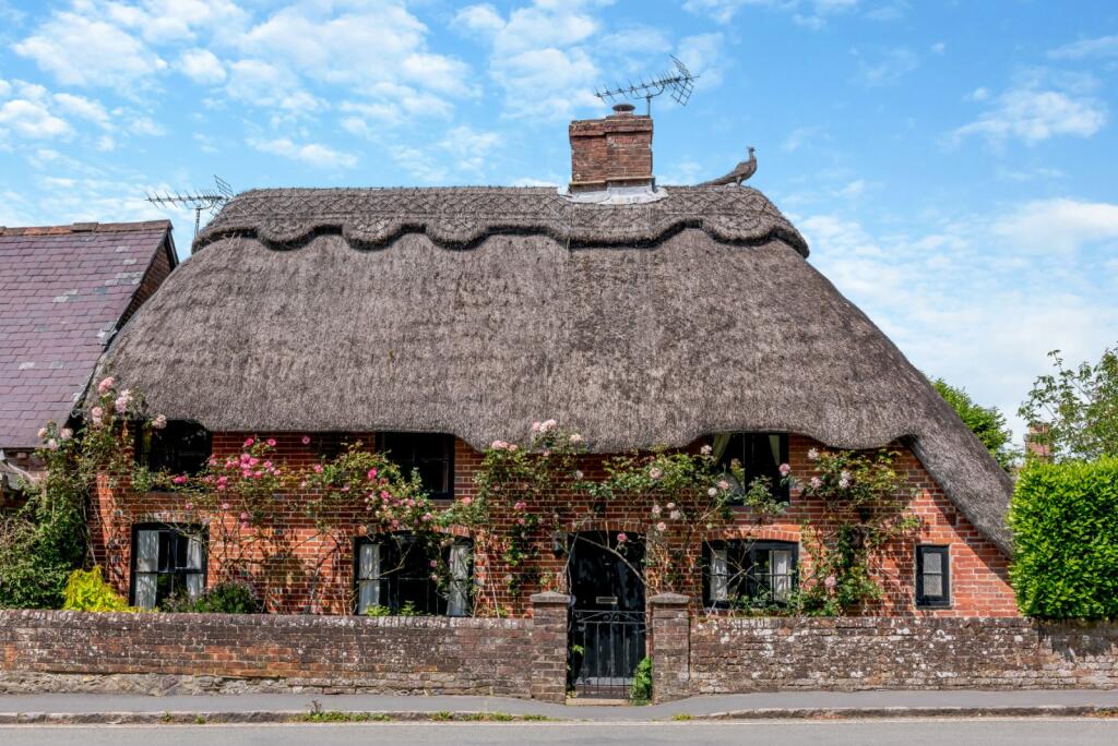 3 bedroom detached house for sale in Bosham Lane, Bosham, Chichester, West Sussex, PO18