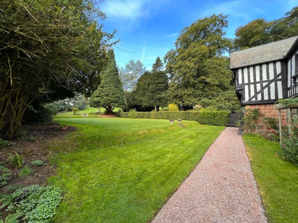 4 bedroom house for sale in Abbey Green Road, Leek, ST13