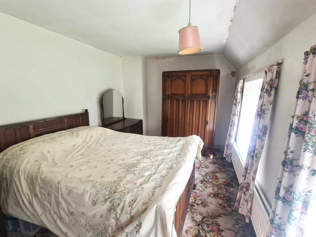 3 bedroom detached house for sale in Keepers Cottage, Farley Road