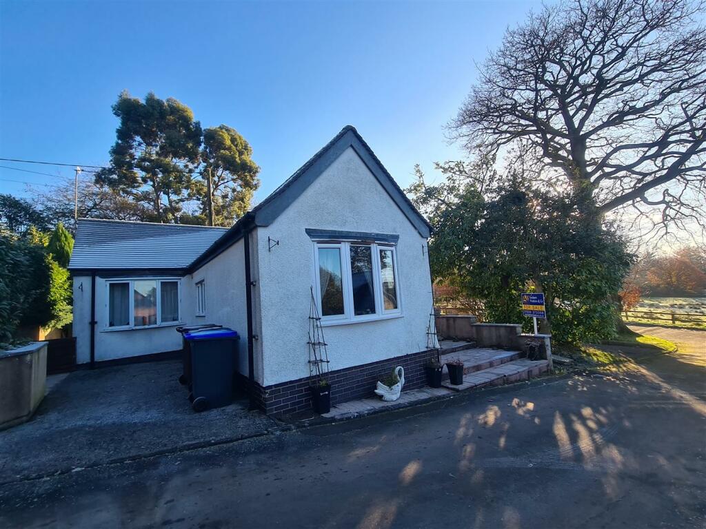 1 bedroom detached bungalow for sale in Flints View, Moor Court, Farley
