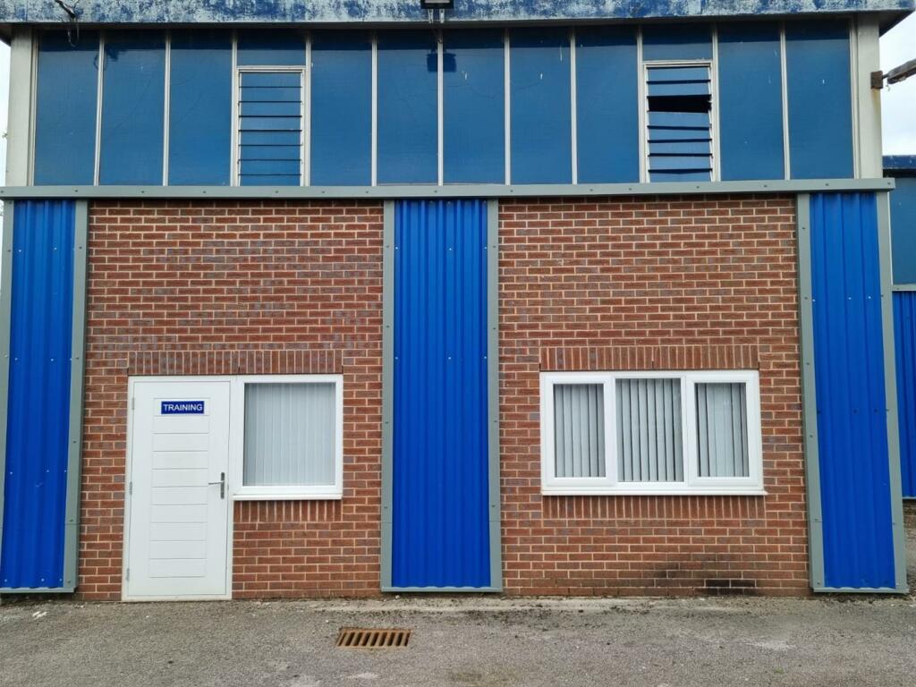 Commercial property for rent in Paragon House, Barnfield Road