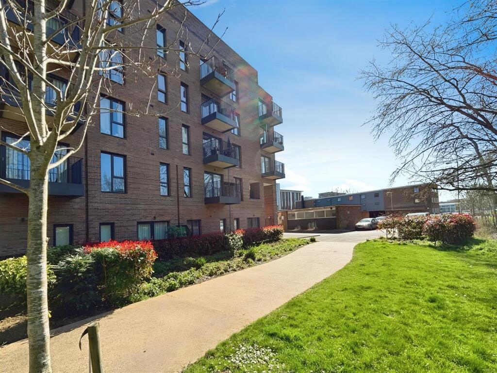Main image of property: Dacourm Way, Hemel hempstead
