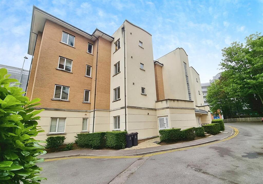 Main image of property: Moorview House, Selden Hill, Hemel Hempstead
