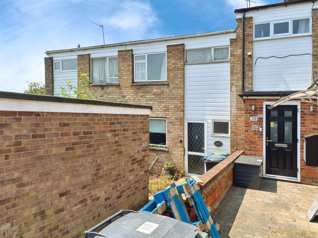 Main image of property: Sarum Place, Hemel Hempstead