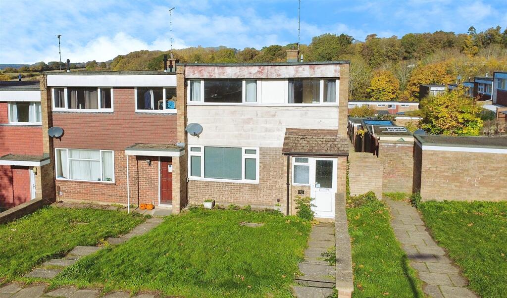 Main image of property: Lonsdale, Hemel Hempstead