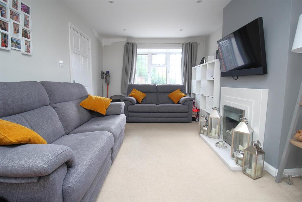 Main image of property: Eastnor, Bovingdon, Hemel Hempstead