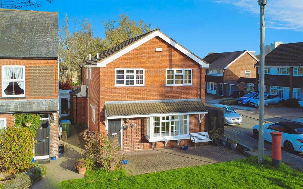 Main image of property: Leverstock Green Road, Leverstock Green