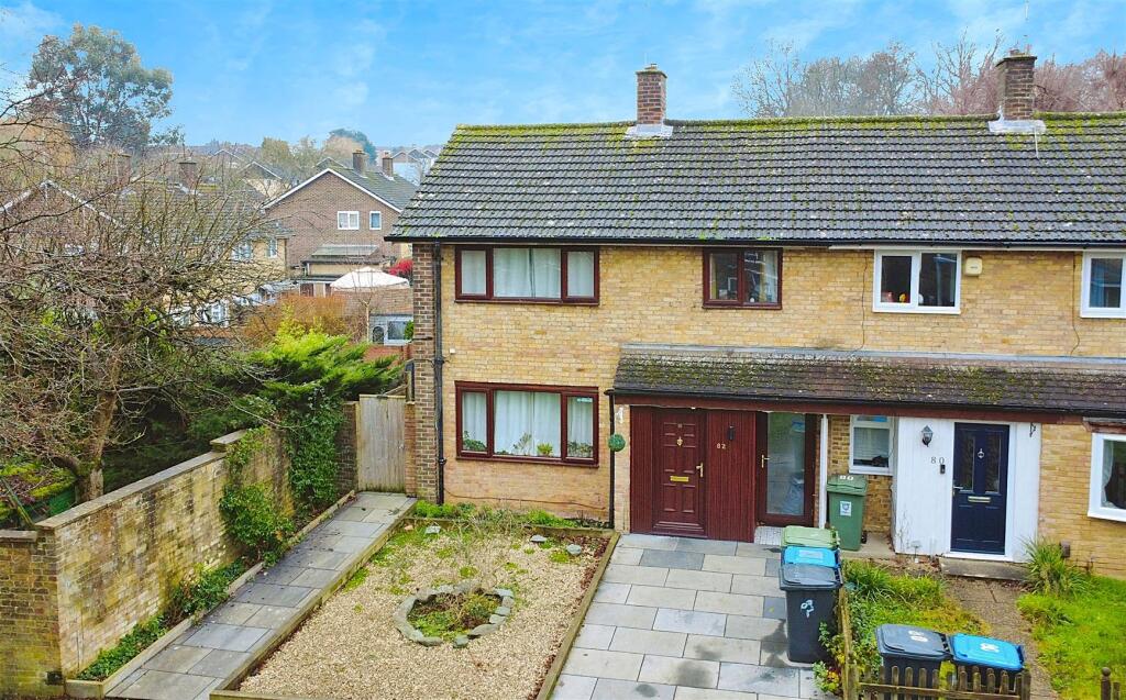 Main image of property: Marlins Turn, Gadebridge