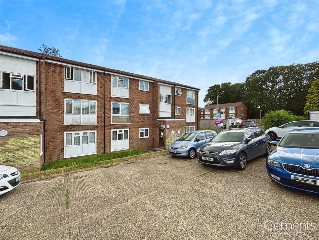 Main image of property: Kimpton Close, Hemel Hempstead