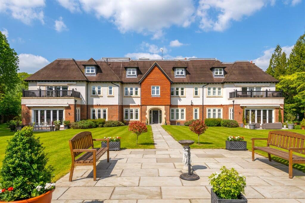 3 bedroom apartment for sale in Heath Drive, Tadworth, Surrey, KT20