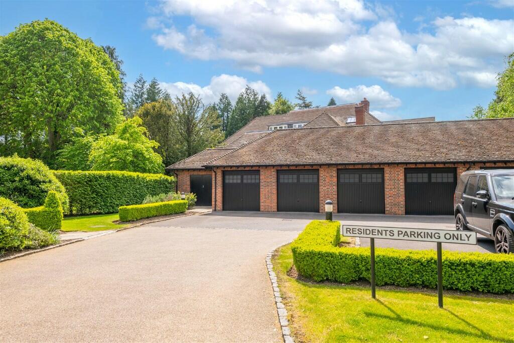 3 bedroom apartment for sale in Heath Drive, Tadworth, Surrey, KT20