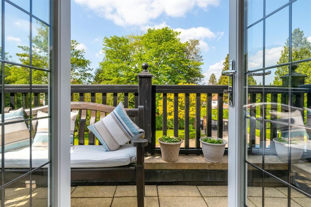 3 bedroom apartment for sale in Heath Drive, Tadworth, Surrey, KT20