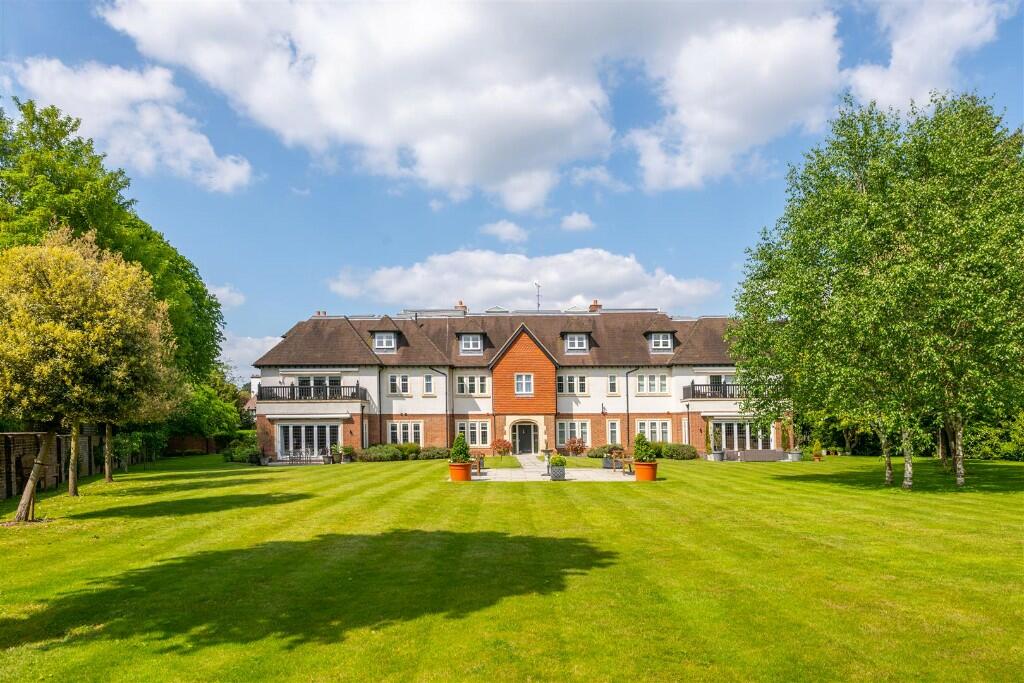 3 bedroom apartment for sale in Heath Drive, Tadworth, Surrey, KT20
