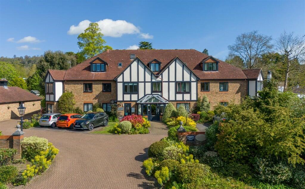 1 bedroom retirement property for sale in Wray Park Road, Reigate