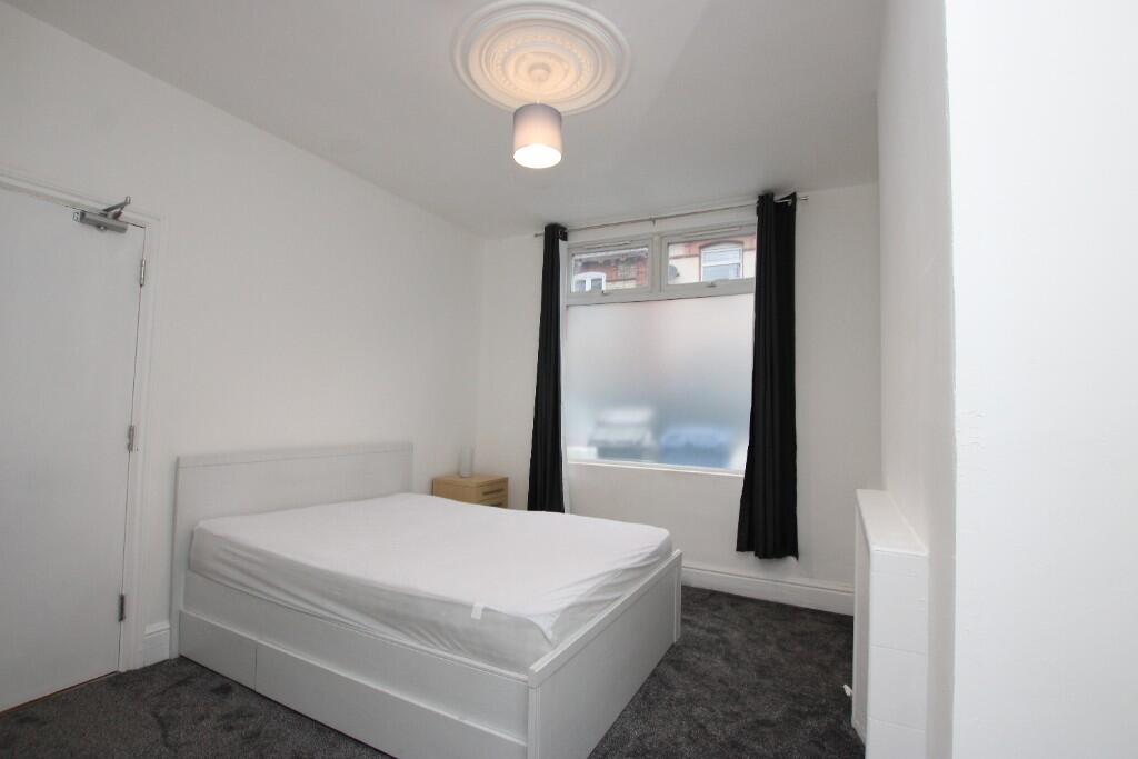 Main image of property: Oxford Street, Kettering, Northamptonshire, NN16