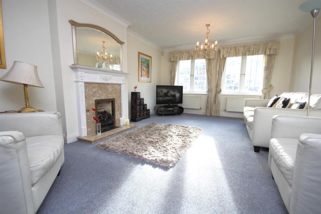 5 bedroom detached house for sale in Redcroft Lane, Bursledon, SO31