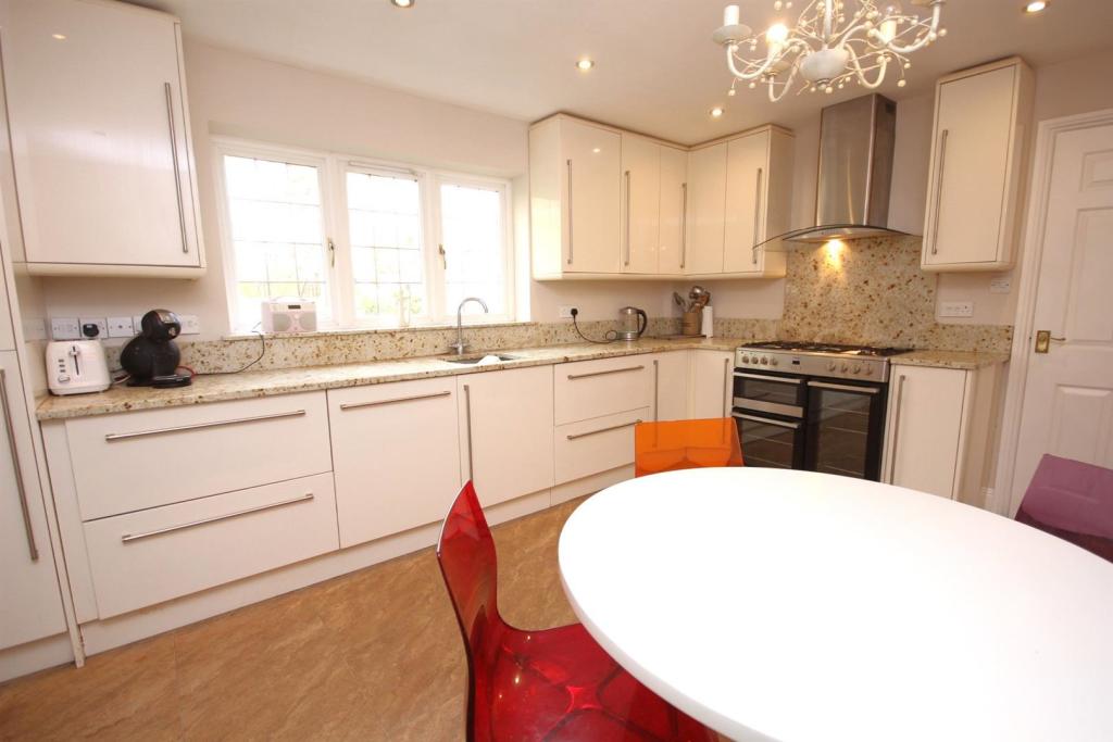 5 bedroom detached house for sale in Redcroft Lane, Bursledon, SO31