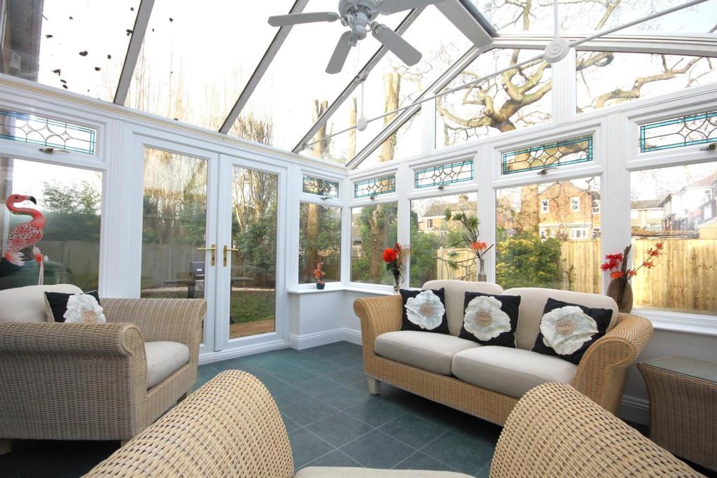 5 bedroom detached house for sale in Redcroft Lane, Bursledon, SO31