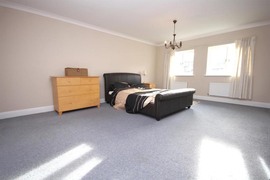 5 bedroom detached house for sale in Redcroft Lane, Bursledon, SO31