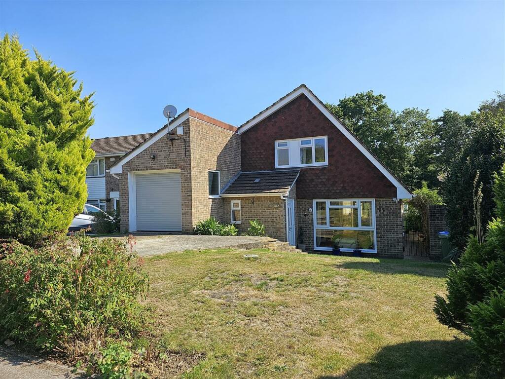 3 bedroom detached house for sale in Jumar Close, Warsash, SO31