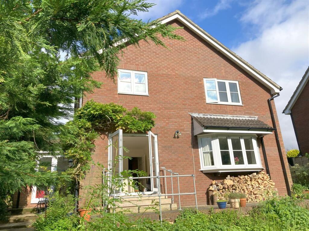 4 bedroom detached house for sale in Coleridge Close, Warsash