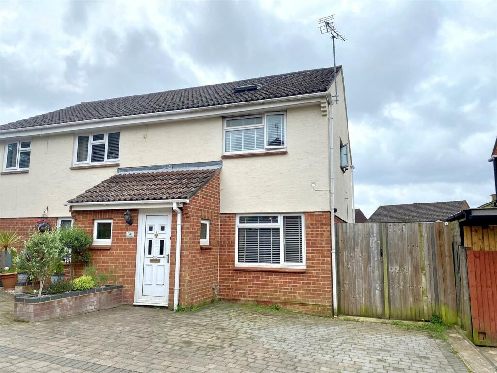 4 bedroom semidetached house for sale in Trevose Way, Titchfield