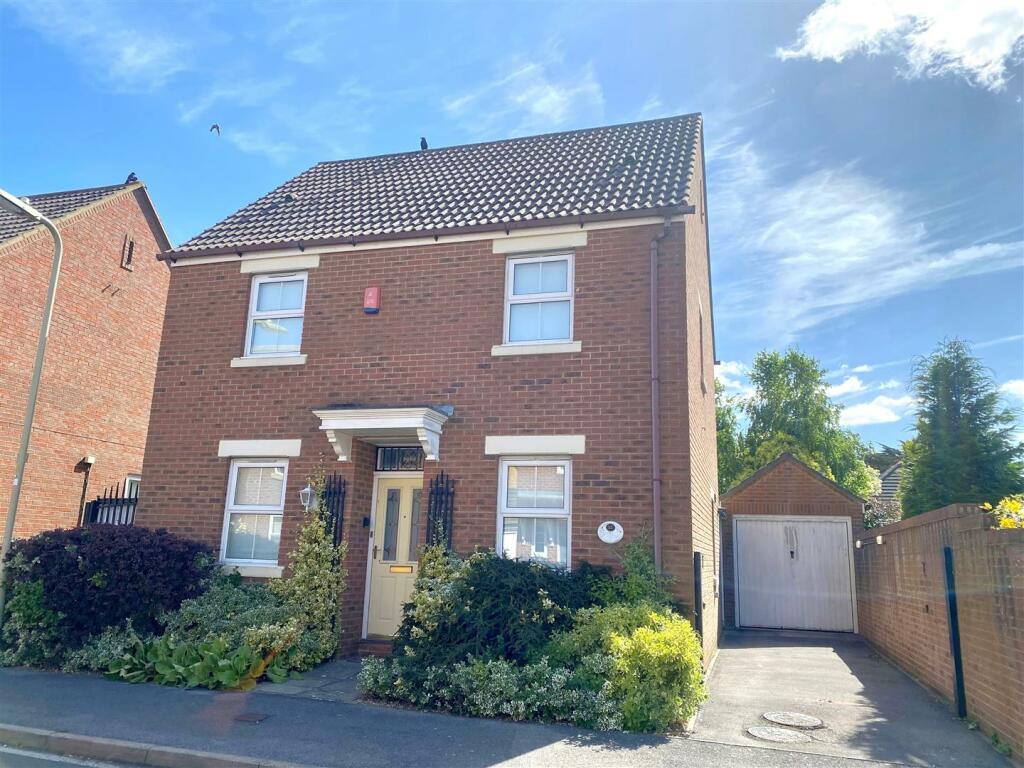 3 bedroom detached house for sale in Grevillea Avenue, Titchfield Park