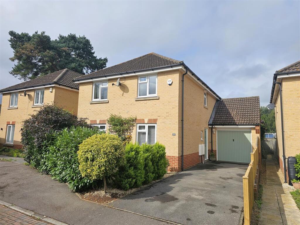 Main image of property: Melville Gardens, Sarisbury Green, Southampton
