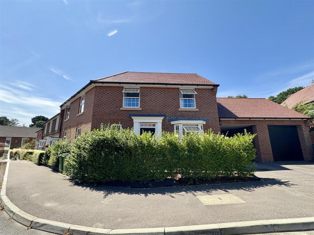 Main image of property: Agincourt Drive, Sarisbury Green, Southampton
