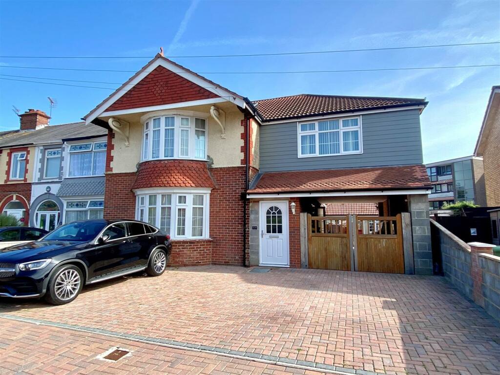 4 bedroom semi-detached house for sale in Chatsworth Avenue, Portsmouth, PO6