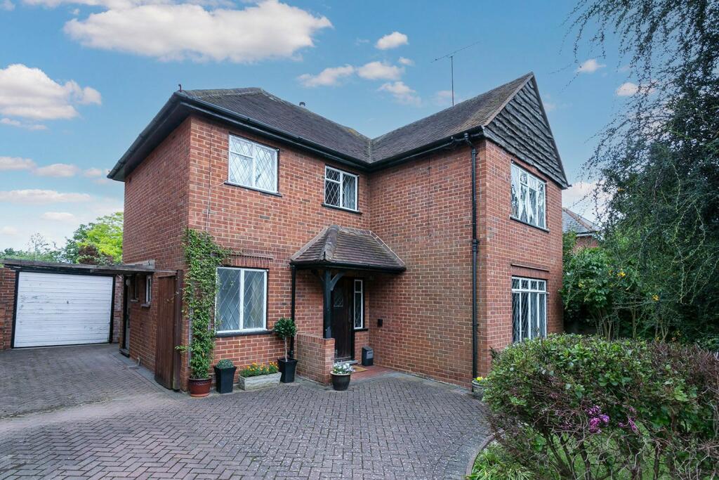 3 bedroom detached house for sale in Thornbury, Furze Platt Road