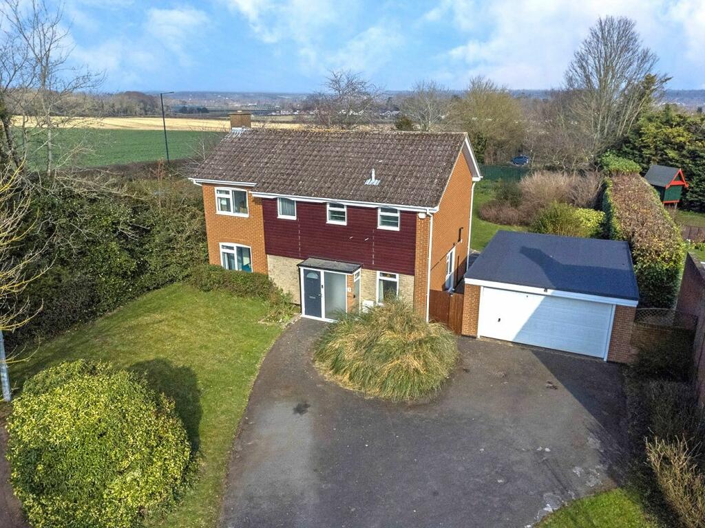 4 bedroom detached house for sale in The Paddock, Cranbrook Drive