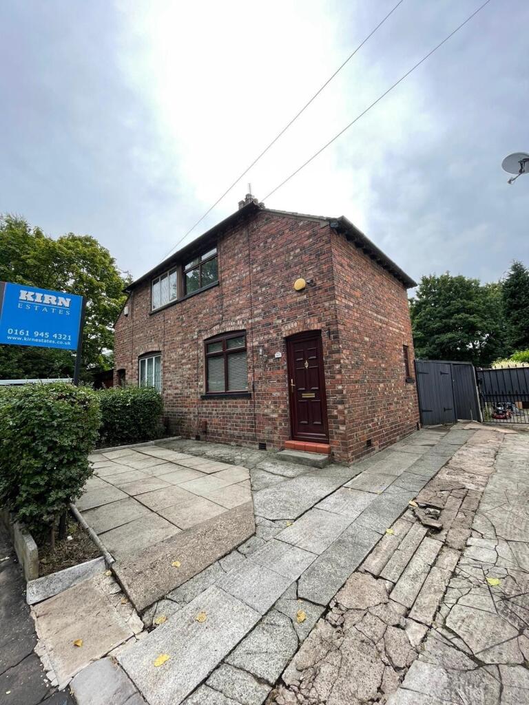 2 bedroom semi-detached house for rent in Altrincham Road, Manchester, M23