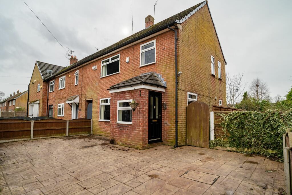 3 bedroom end of terrace house for sale in Wendover Road, Manchester, M23