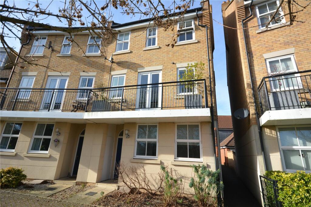 4 bedroom end of terrace house for rent in Greenland Gardens