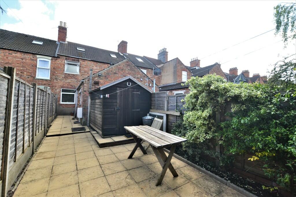 3 bedroom terraced house for sale in Victoria Street, Grantham, NG31
