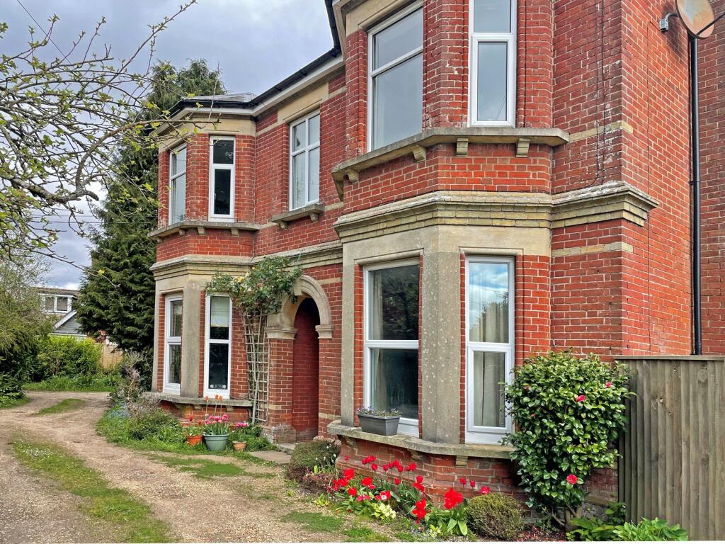 2 bedroom apartment for sale in Station Road, Sway, Lymington
