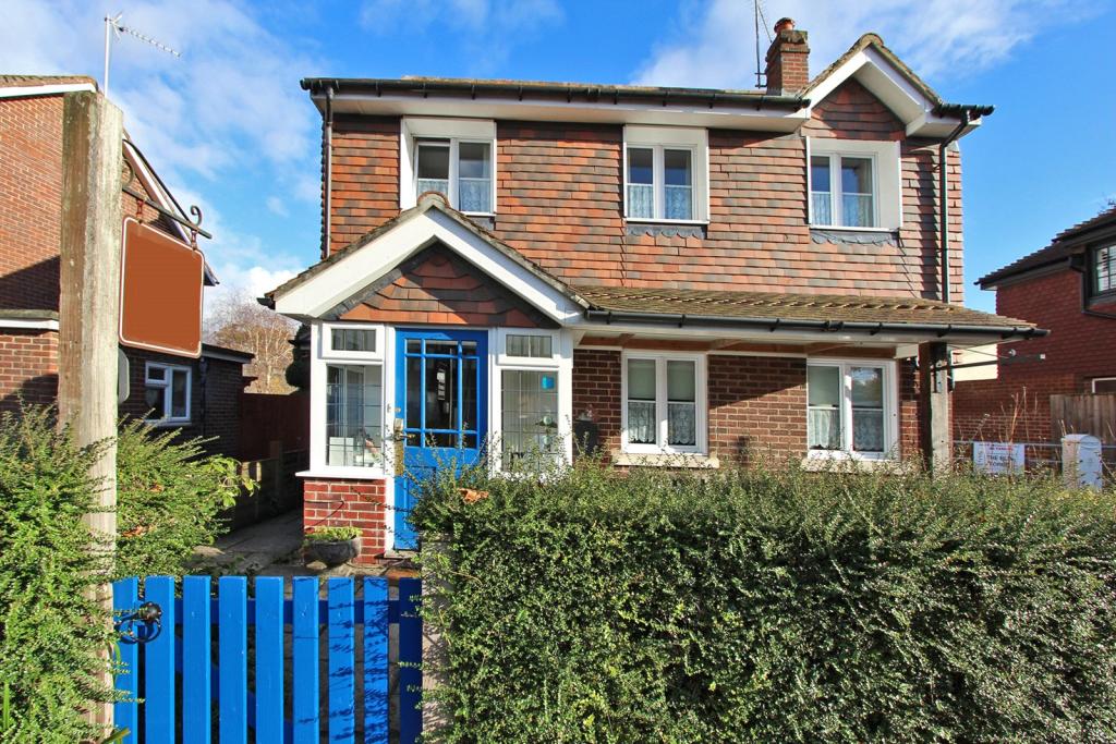 4 bedroom detached house for sale in Lyndhurst Road, Brockenhurst