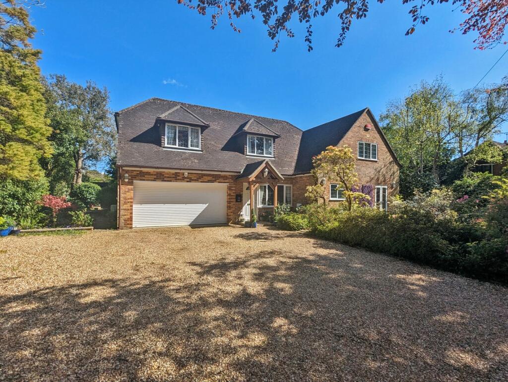 4 bedroom detached house for sale in Cottagers Lane, Hordle, Lymington