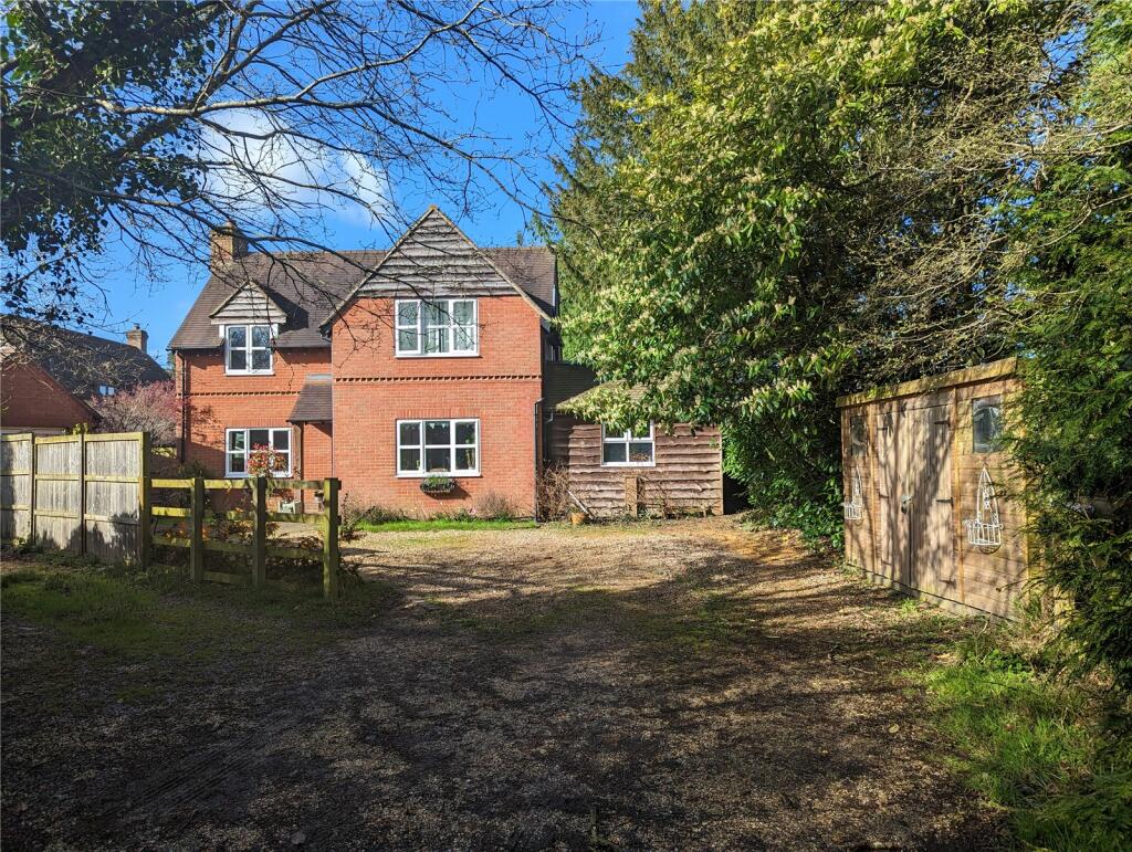 3 bedroom detached house for sale in Vinneys Close, Brockenhurst